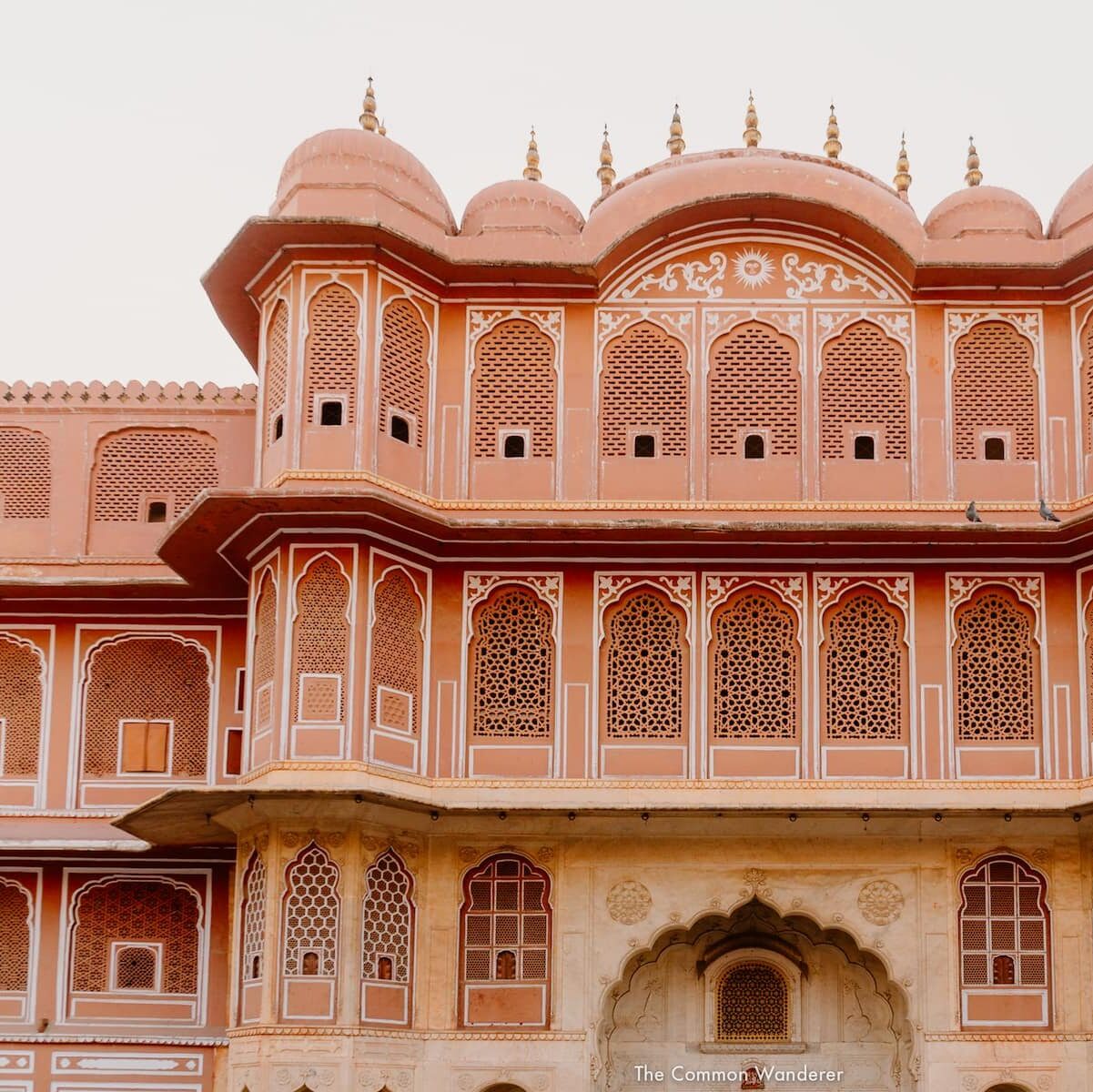 City Palace Jaipur in roze - The Common Wanderen
