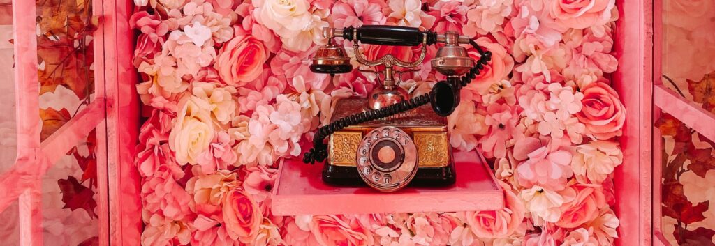 Roze-bloemen-telefoon-contact-Alles-in-roze
